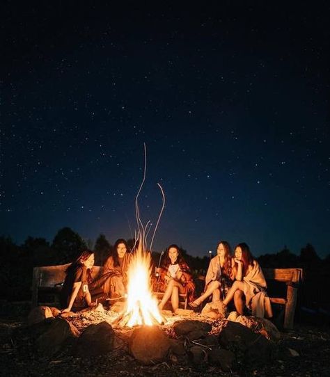 Tara Milk Tea, Camping Friends, Camping Vibes, Beach Bonfire, Photo Logo Design, Sketch Inspiration, Friend Photoshoot, City Aesthetic, Under The Stars