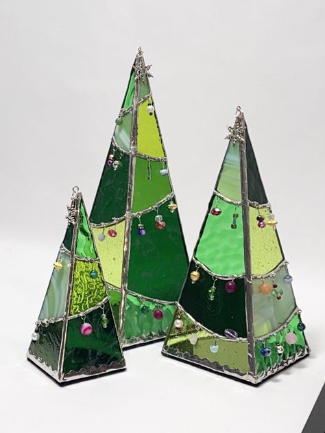 Stained Glass Christmas Tree, L'art Du Vitrail, Christmas Tree Candle Holder, Glass Christmas Decorations, Tree Candle Holders, Tree Candle, Christmas Tree Candles, Stained Glass Ornaments, Stained Glass Christmas