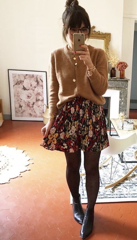 Modern Vintage Work Outfit, Short Skirts Winter Outfits, Fall 2023 Skirts, Twee Fashion Aesthetic, Mode Boho, Autumn Outfit, Mom Outfits, Mode Inspiration, Looks Vintage