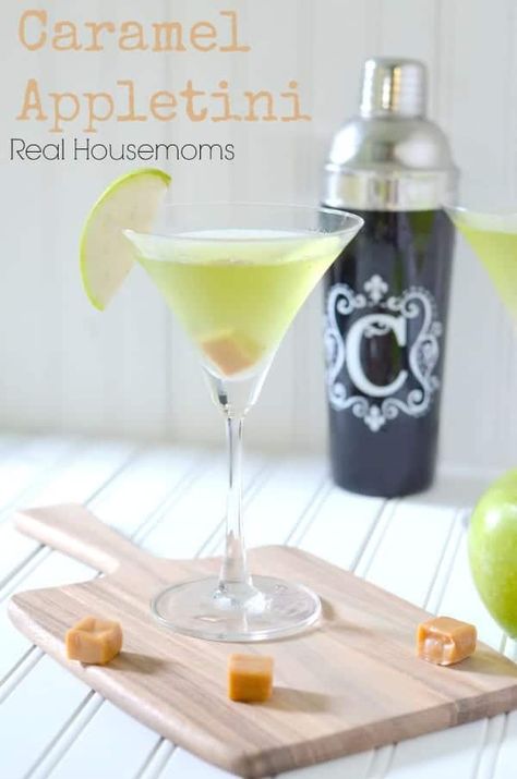 Caramel Appletini Recipe, Caramel Appletini, Appletini Recipe, Apple Schnapps, Chicken Recipes Healthy, Apple Martini, Recipes Sausage, Coffee With Alcohol, Sour Mix