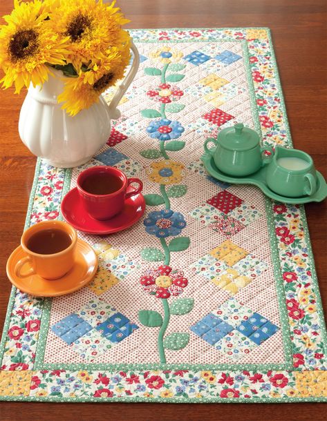 English Paper Piecing Quilts, Table Quilts, Quilted Table Toppers, Table Runner Pattern, Table Runner And Placemats, Paper Piecing Quilts, Quilted Table, Quilted Table Runners, English Paper Piecing