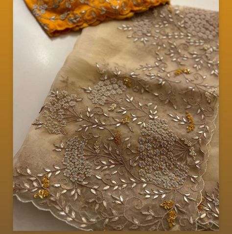 Peta Work Embroidery, Benaras Sarees, Duppattas Designs Ideas, Punjabi Dress Design, Simple Saree Designs, Embroidery Fashion Detail, Chiffon Sarees, Floral Print Sarees, Hand Beaded Embroidery