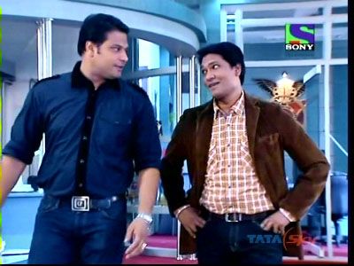 CID: Daya and Abhijeet. Cid Video, Cid Abhijeet, Cid Officer, Wedding Photo Background, Baal Veer, H Words, Old Advertisements, Aamir Khan, Kitchen Fittings