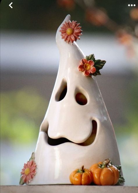 Ceramic Craft Ideas, Pottery Characters, Halloween Pottery Ideas, Halloween Ceramics Ideas, Pottery Ghost, Halloween Ceramics, Pottery Halloween, Fall Pottery, Halloween Pottery