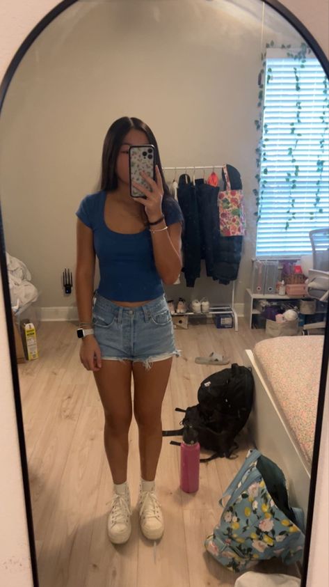 Cute Outfits September, Summer Fit School, High School Outfits Shorts, Hot Day Outfits For School, Outfit Ideas No Jeans, Outfit Ideas Shorts School, Summer First Day Of School Outfits, Outfit Inspo Jean Shorts, Black Jean Shorts Outfit Summer Casual