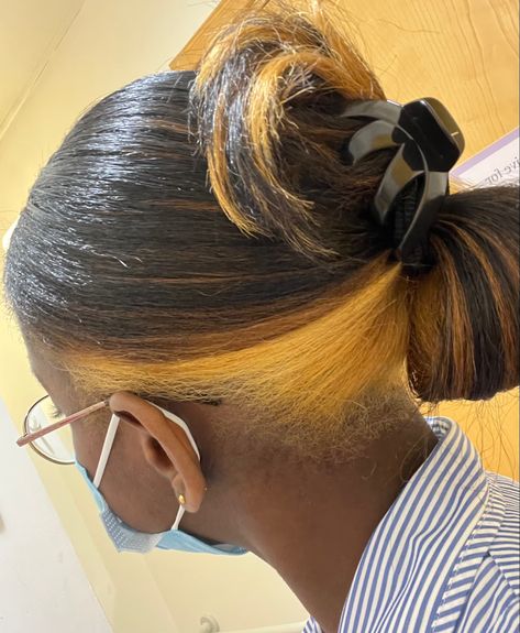 Yellow Skunk Stripe, 4c Skunk Stripe, Reverse Skunk Stripe Hair, Skunk Stripe Black Women, Sleek Bun Curly Hair, Sleek Bun Black Women, Bun Hairstyles Sleek, Sleek Ponytail Black Women, Sleek Bun Tutorial