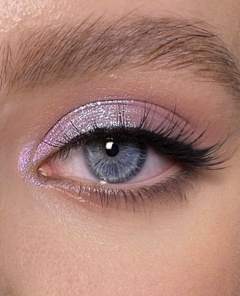 Makeup Trends Spring 2024, Simple Purple Eyeshadow Looks Natural, Purple Makeup Blue Eyes, Soft Purple Eye Makeup Natural, Homecoming Makeup Purple, Purple Sparkly Makeup, Enchanted Makeup Looks, Light Purple Eye Makeup, Barbie Eye Makeup