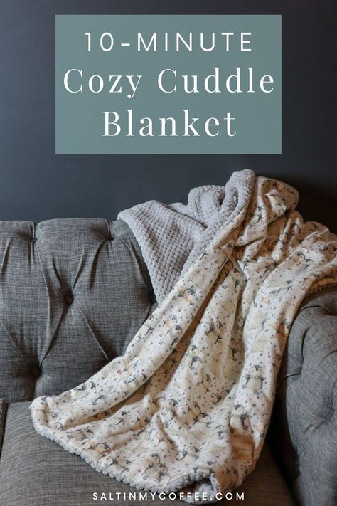 10-Minute Cozy Cuddle Blanket Easy Sewing Blankets For Beginners, Sewing Patterns Blanket, Beginner Sewing Blanket, Fleece Quillow Pattern Free, Cuddle Fabric Projects, Snuggle Fabric Projects, Blanket Sewing Patterns, Christmas Lap Blanket, Diy Fleece Blanket