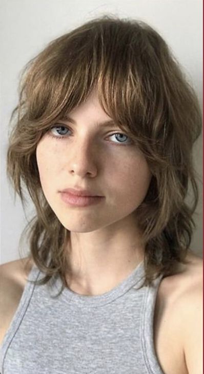 Half Bangs Haircuts, 70s Shag Haircut Short Straight, Shag Haircut Straight Hair, Shag Haircut Short, Shag With Curtain Bangs, 70s Haircuts, Relatable Girl, 70s Hair, Shaggy Short Hair