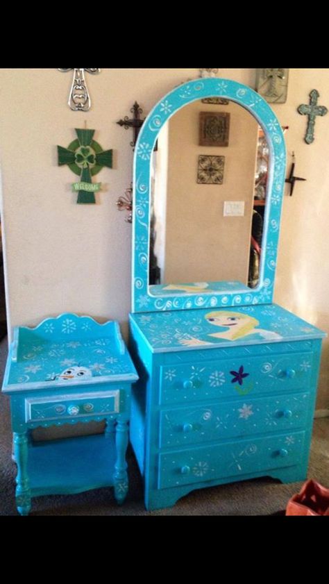 Natalie's new dresser set frozen theme Frozen Bedroom, Pine Cone Christmas Decorations, Lucky Charms Marshmallows, Babysitting Crafts, Box Bedroom, Kawaii School Supplies, Black House Exterior, Monthly Baby Photos, Kids Room Furniture