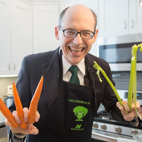 A Vegan Diet Could Save Your Life, Says Doctor Michael Greger . . . #vegan #health #vegandiet #plantbased #healthy #livekindly #vegannews Dr Gregor, Grape Tomato Salad, Plant Based Benefits, Dr Greger, Michael Greger, Daily Dozen, Heal Thyself, Clean Eating Plans, How To Become Vegan