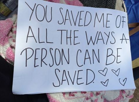 Concert Sign Ideas, Concert Signs, Fan Poster, Taylor Swift Concert, Sign Ideas, Concert Posters, Louis Tomlinson, Concert Outfit, Fangirl