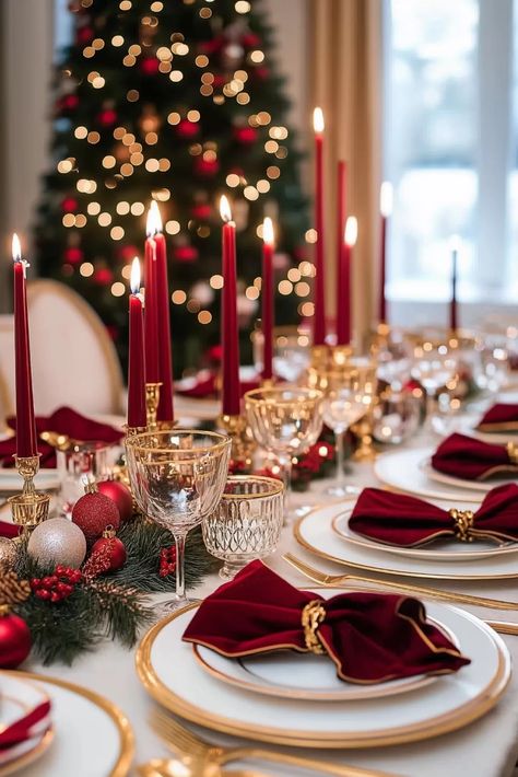 These Christmas table setting ideas are gorgeous and make such great Christmas tablescapes! You definitely need to see these Christmas table setting ideas if you are looking for the best ways to create gorgeous Christmas table setting! Home For Christmas Theme, Xmas Dinner Table Setting, Red And White Christmas Dinner Table, Best Christmas Table Settings, Christmas Table Elegant, Christmas Party Platter Ideas, Xmas Decorations Table, Red And Gold Christmas Aesthetic, Red Christmas Table Decorations