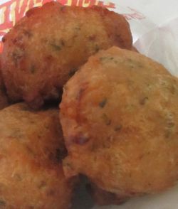 Munching on delicious fish cakes is a favourite way to start the day in #Barbados! Actually they are great any time of the day! Bajan Fish Cakes Recipe, Grenada Food, Barbados Recipes, Bajan Food, Bajan Recipe, Cod Fritters, Cod Cakes, Caribbean Dishes, Exotic Recipes