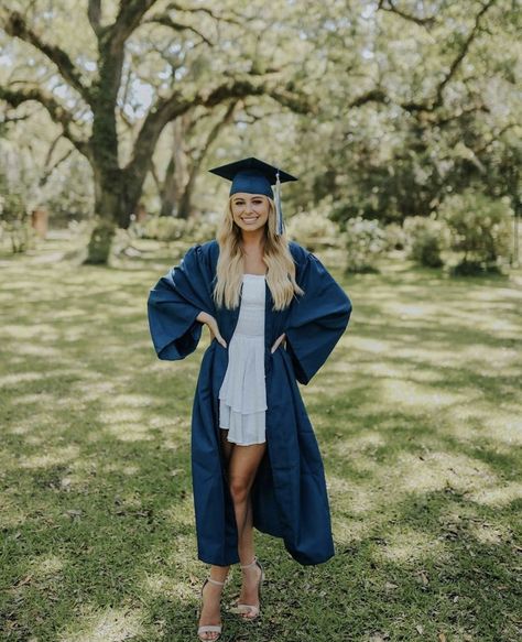 Cape And Gown Senior Pictures, Cute Cap And Gown Pictures, Fall Grad Pics, Senior Photos Cap And Gown, Senior Picture Ideas With Cap And Gown, Senior Picture Cap And Gown, Gown Graduation Pictures, Fall Graduation Pictures, Graduation Poses Cap And Gown