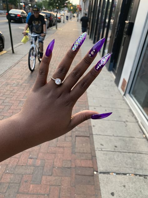 Purple jelly nails with the rhinestone design Purple Nails With Gems, Purple Jelly Nails, Nails With Gems, Jelly Nails, Oval Nails, Rhinestone Designs, Purple Nails, Rhinestone Nails, Pretty Nails