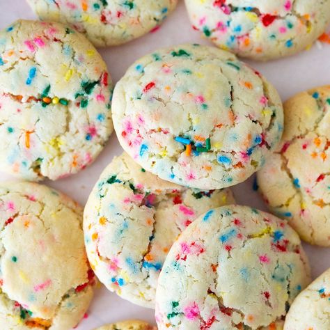 Funfetti Crinkle Cookies, Funfetti Cookies From Scratch, Confetti Recipes, Fun Fetti Cookies, Birthday Sprinkle Cookies, Sprinkle Cookies Recipe Easy, Funfetti Cutout Cookies, Funfetti Sugar Cookies, Soft Funfetti Cookies