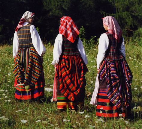 FolkCostume&Embroidery: Costume of Samogitia, Žemaitija, or Lower Lithuania Lithuanian Clothing, Lithuania Food, Empire Wallpaper, Popular Costumes, Folk Dresses, Ethnic Dress, Eastern European, Folk Costume, Lithuania