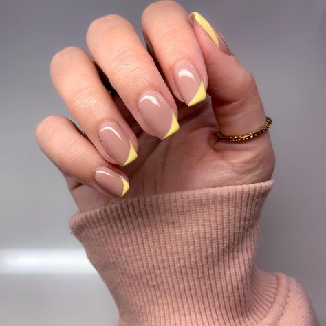 French Nails Twist, French With A Twist Nails, Biab Gel Nails Designs, Half French Nails, Nails Ideas Colors, Yellow French Manicure, Pastel French Tip Nails, Biab Gel Nails, Tip Nails Ideas