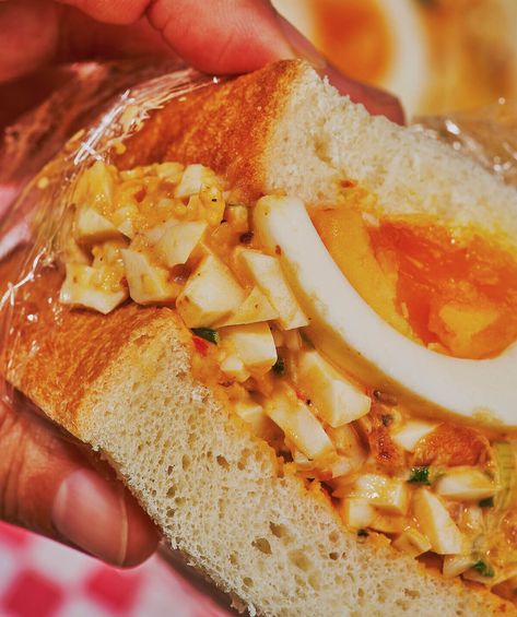 Spicy Egg Salad, Egg Salad Sandwich Recipe, Spicy Eggs, Japanese Milk Bread, Egg Salad Sandwich, Classic Sandwich, Egg Salad Sandwiches, Soft Boiled Eggs, Salad Sandwich