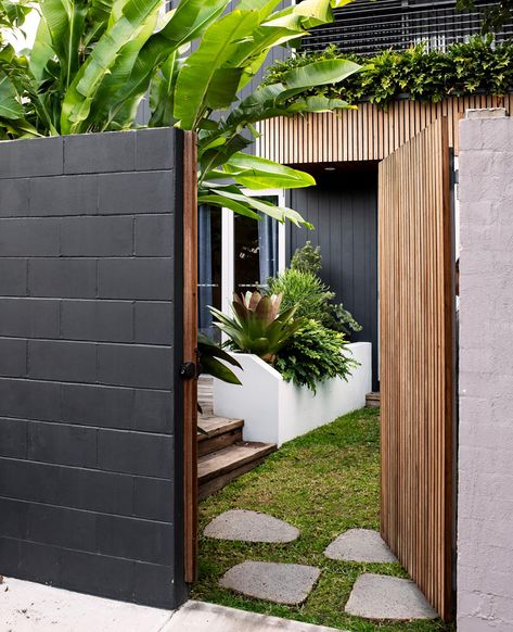 Small Tropical Gardens, Tropical Garden Design, Garden Landscape Design, Fence Design, Garden Cottage, Gate Design, Tropical Garden, Outdoor Rooms, Front Garden