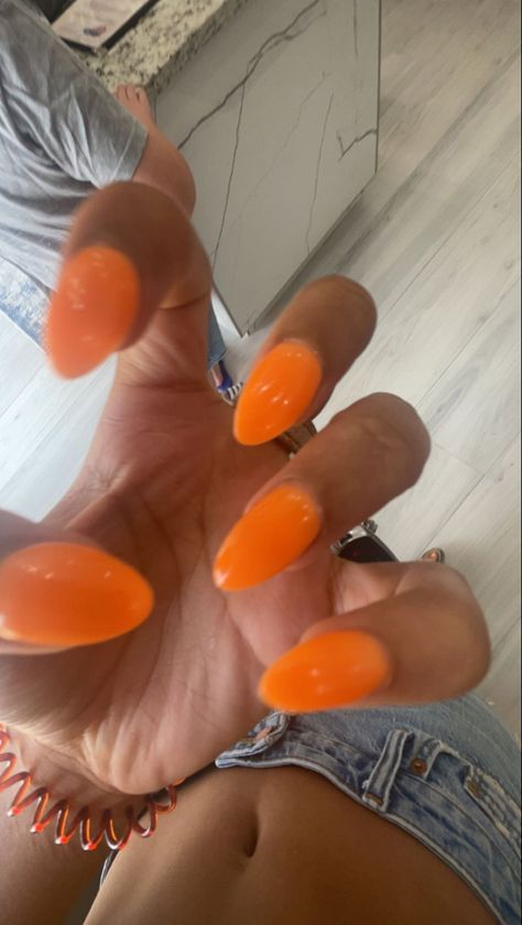 Nail Inspiration Almond Summer, Sold Color Almond Nails, Acrylic Nail Colour Ideas, Orange Almond Shaped Acrylic Nails, Nail Inspo April 2024, Solid Color Nails Orange, Cute Light Orange Nails, Nail Inspo Almond Orange, Papaya Orange Nails