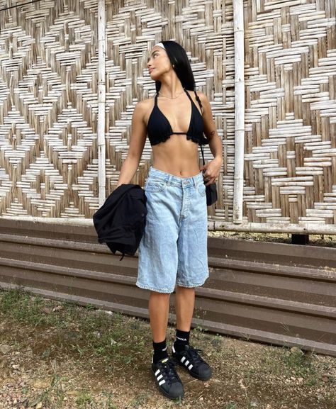 Festival Jorts Outfit, Gorpcore Festival Outfit, Festival Outfit Jorts, Jorts Festival Outfit, Portola Festival Outfit, Listen Out Festival Outfits, Fall Street Fashion, Fall Street Wear, Clothes Street Style