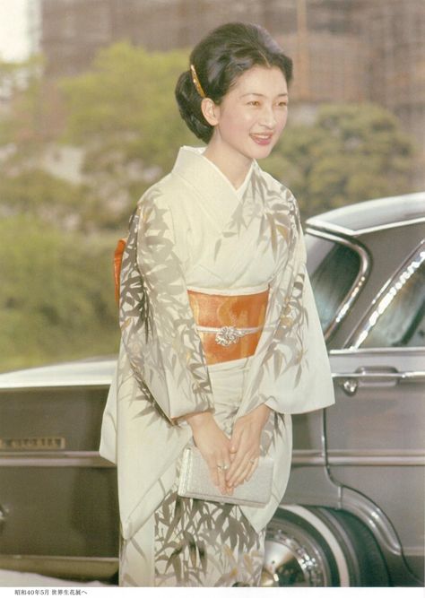 Japanese Kimono Fashion, Empress Michiko, Family World, Kimono Vintage, Japanese People, Royal Jewels, Literature Art, The Empress, 인물 사진