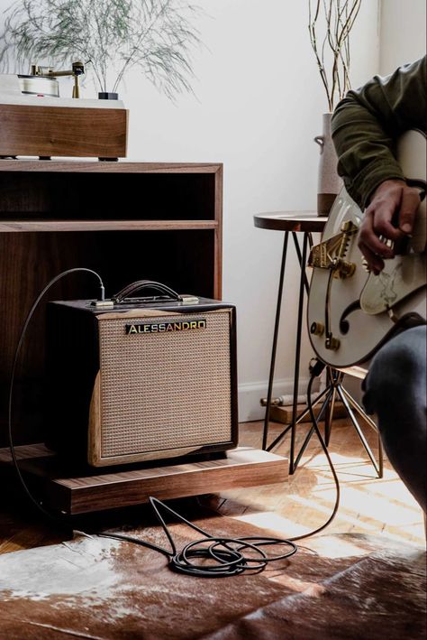 Guitar Amp Furniture, Guitar Amp Storage, Small Music Studio Ideas, Apartment Refresh, Office Music Room, Studio Music Room, Music Furniture, Music Room Design, Office Music