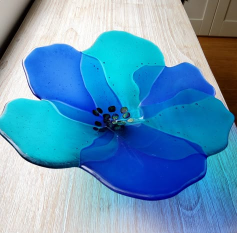 Fused Glass Coral Bowls, Glass Slumping Ideas, Glaskunst Inspiration Ideas, Glasfusing Ideas, Fused Glass Bowls, Fused Glass Flowers, Fused Glass Dishes, Fused Glass Wall Art, Fused Glass Bowl