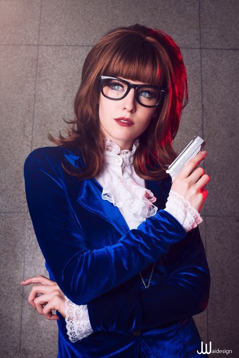 "Allow myself to introduce... myself." Maid of Might Cosplay as Austin Powers! #Rule63 Austin Powers Costume, Lady Deadpool, Spy Party, Goth Steampunk, Austin Powers, Introduce Myself, Elizabeth Hurley, Geek Humor, The Maids