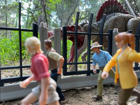 Jurassic World Toy Photography, Canine Odyssey, Jurassic World Pictures, Dinosaur Photography, New Jurassic World, Jurassic Park Toys, Jurassic World 2, Patio Pavers Design, Africa Animals