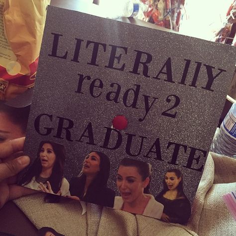 😭😭😭 when your cap comes out ugly and not how you planned #grad2k15 #06515 #kimkardashian #gradcap #cryinrn #literallydontwannawearthis #hepme Mean Girls Graduation Cap, High School Graduation Cap Designs, Graduation Hat Designs, Funny Graduation Caps, High School Graduation Cap, College Graduation Cap Decoration, University Graduate, Diy Best Friend Gifts, Diy Graduation Cap