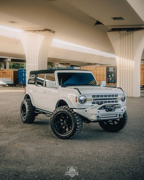 White Bronco Aesthetic, Bronco Convertible, White Ford Bronco, Bronco White, White Bronco, Jeep Custom, Bronco Car, White Suv, New Bronco