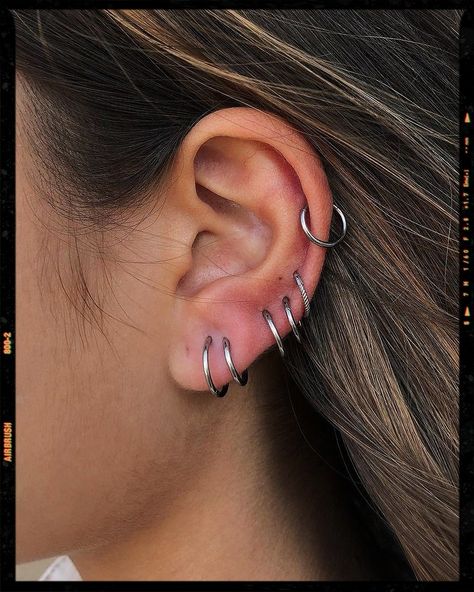 Ear Piercing Ideas Ear Piercing Ideas, App Filter, Airbrush App, Piercing Ideas, Helix Piercing, Ear Piercing, Editing Pictures, Ear Piercings, Fashion Inspiration