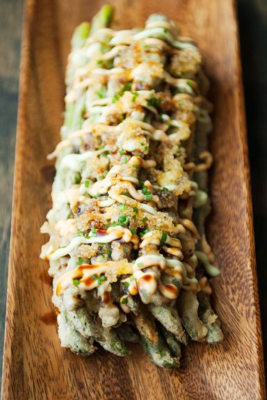 japanese-style asparagus frites recipe(asparagus tempura) | use real butter Asparagus Fritters, Asparagus Tempura, Mayo Siracha, Tempura Asparagus, Recipes With Asparagus, Japanese Tempura, Wasabi Mayo, Recipe Asparagus, Unagi Sauce