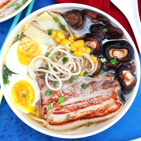 Instant Pot Tonkotsu Ramen has a broth that is bursting with flavors! Served with chashu pork, ramen noodles soft boiled eggs, miso tare and mushrooms! Pressure Cooker Ramen, Instant Pot Mushroom Ramen, Instant Ramen With Egg, Chashu Pork Recipe, Miso Tonkotsu Ramen, Spicy Tonkotsu Ramen, Boiled Spinach, Ramen Broth, Tonkotsu Ramen