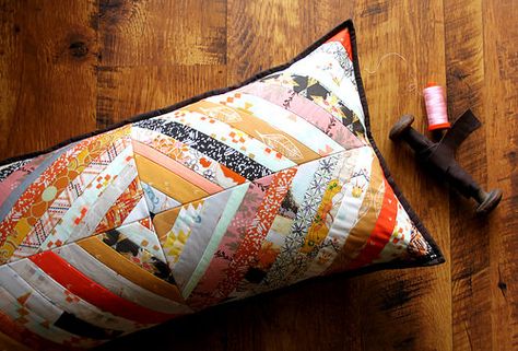 Quilted Pillow Patterns, Quilted Cushions, Sew Blankets, Maureen Cracknell, Chevron Quilt Pattern, Patchwork Pillows, Quilt Pillows, Pillow Quilt, Pillow Cases Tutorials