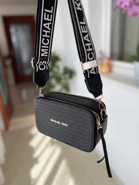 Coach Mini Sling Bag, Mk Bag Aesthetic, Mk Sling Bag, Luxury Branded Crossbody Camera Bag, Michael Kors Camera Bag, Luxury Michael Kors Crossbody Shoulder Bag, Chic Travel Accessories, Black Sling Bag, Sling Bags Women