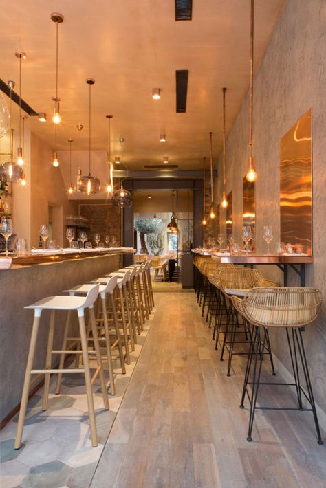 London Restaurant Impresses With Lots Of Copper Beauty Small Restaurant Interior, Copper Tables, Small Restaurant Design, Bar Deco, Café Design, Lake House Interior, Restaurant Flooring, Small Restaurant, Small Restaurants