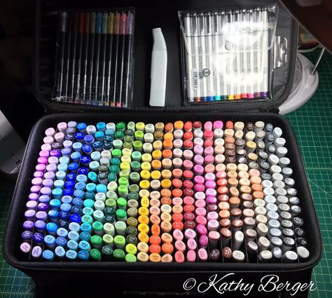 Copic Marker Storage, Markere Copic, Copic Marker Art, Art Supplies Storage, Marker Storage, Kawaii School Supplies, Cool School Supplies, Pen Organization, Copic Marker