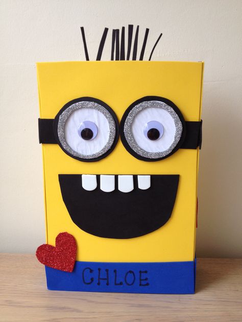 Minion Valentine Box Minion Valentine Box Ideas, Minion Valentines Boxes, Minions Valentines, Valentines Box Ideas, Johnny Valentine, Minion Valentine, Girls Valentines Boxes, Kids Valentine Boxes, Christmas Wrapping Diy