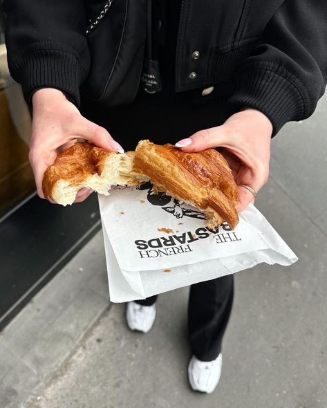 Croissants Paris, Croissant Roll, Paris May, Best Restaurants In Paris, Best Bakery, Paris Trip, Paris Restaurants, Garden Recipes, After School Snacks