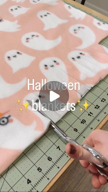 Tie Baby Blanket, Baby Tie Blanket, Make Blankets Diy, Making A Tie Blanket, Fleece Tie Blankets How To Make A, How To Make Tie Blankets, Fleece Fabric Projects, Halloween Tie Blankets, Tie Blankets Fleece Ideas