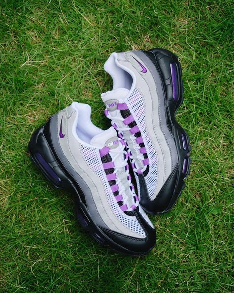 Nike Air Max 95 'Disco Purple'... After seeing a release this week in Asia it can't be long now till these touch the UK & Europe. Who's need these? Keep it locked with TDD for official release dates 🔒 Imagery courtesy of @atmos_japan #thedropdate #nike #nikeairmax95 Nike Air Max 95 Outfit Woman, Nike Air Max 95 Outfit, Airmax 95s, Air Max 95 Neon, Shox Shoes, Nike Airmax 95, Nike Shox Shoes, Airmax 95, Nike Shoes Women Fashion