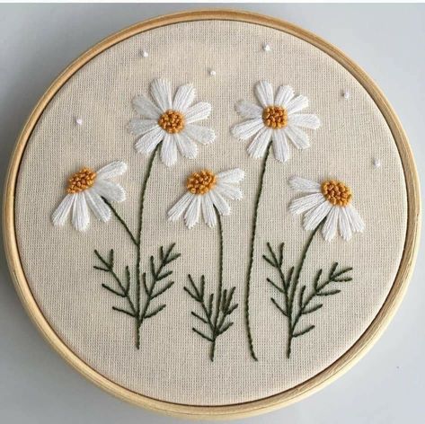 Floral Embroidery Design, Big Flower Embroidery, Motif Sulam, Cute Embroidery Ideas, Embroidery Ideas For Beginners, Easy Embroidery Designs, Simple Flower Embroidery, Diy Embroidery Shirt, Basic Hand Embroidery Stitches