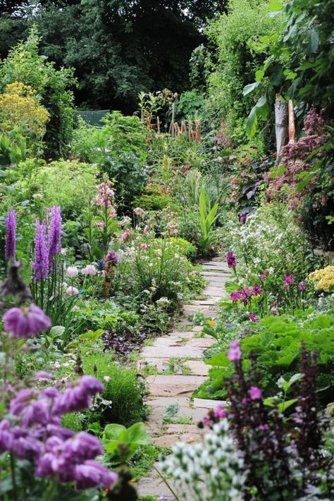 "Creating a Wildlife Habitat in Your August Garden is a rewarding and eco-friendly project for any nature lover! 🌿🐦 Filled with practical tips and inspiring ideas, this guide offers a delightful blend of biodiversity and sustainability. Easy to implement and bursting with benefits, these strategies will help you transform your garden into a haven for local wildlife during the vibrant month of August. 🌱✨ #WildlifeHabitat #AugustGarden #EcoFriendlyGardening #Biodiversity" Biodiversity Garden, August Garden, Native Plant Gardening, Eco Friendly Garden, Month Of August, Wildlife Habitat, Native Plants, Garden Planning, Beautiful Gardens