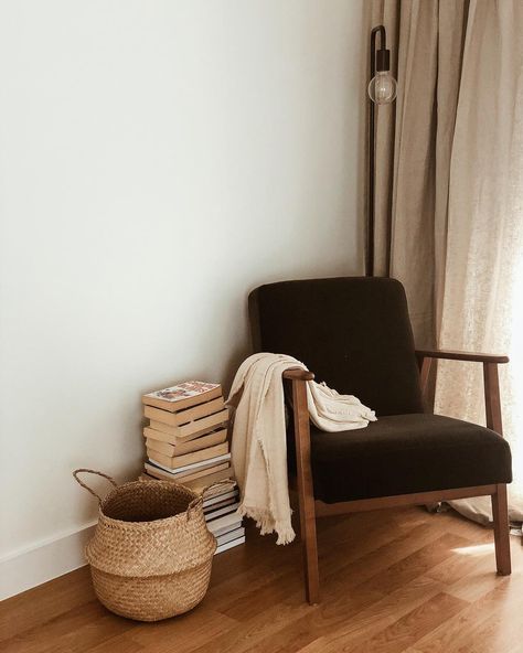 Chair Area In Bedroom, Corner Chair In Bedroom, Reading Chair In Bedroom Small Spaces, Wanda Bedroom, Chair In Bedroom Corner, Corner Chair Decor, Corner Chair Ideas, Small Reading Corner, Armchair Corner