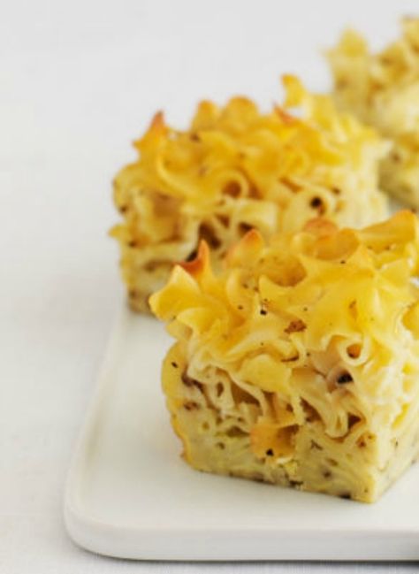 Easy Salt and Pepper Noodle Kugel Savory Noodle Kugel Recipe, Kugel Recipes, Noodle Kugel Recipe, Sukkot Recipes, Shabbat Recipes, Jewish Holiday Recipes, Kosher Cooking, Jewish Cuisine, Kosher Recipes