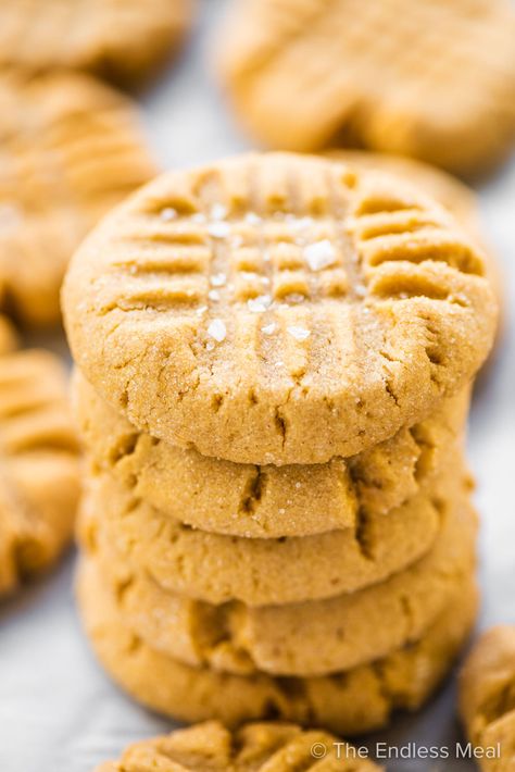 PIN TO SAVE! If you're looking for chewy peanut butter cookies, this is your recipe. They're a tiny bit crisp on the outside, deliciously soft and chewy in the middle, and full of peanut flavor. You will LOVE them #theendlessmeal #peanutbuttercookies #peanutbutter #peanut #cookies #cookierecipe #christmascookies #chewypeanutcookies #chewypeanutbuttercookies Chewy Peanut Butter Cookie Recipe, Nut Butter Cookies, Gluten Free Peanut Butter Cookies, Flourless Peanut Butter Cookies, Butter Cookie Recipe, Best Peanut Butter Cookies, Classic Peanut Butter Cookies, Peanut Cookies, Chewy Peanut Butter Cookies